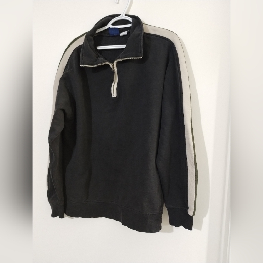 Men's Black and Gray Zip-Up Sweater